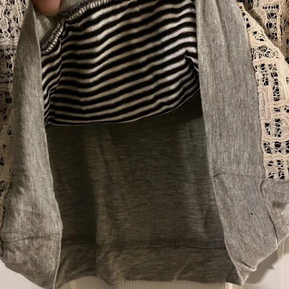 Anthropologie brand 3/4 sleeve lace top size small - Picture 4 of 7